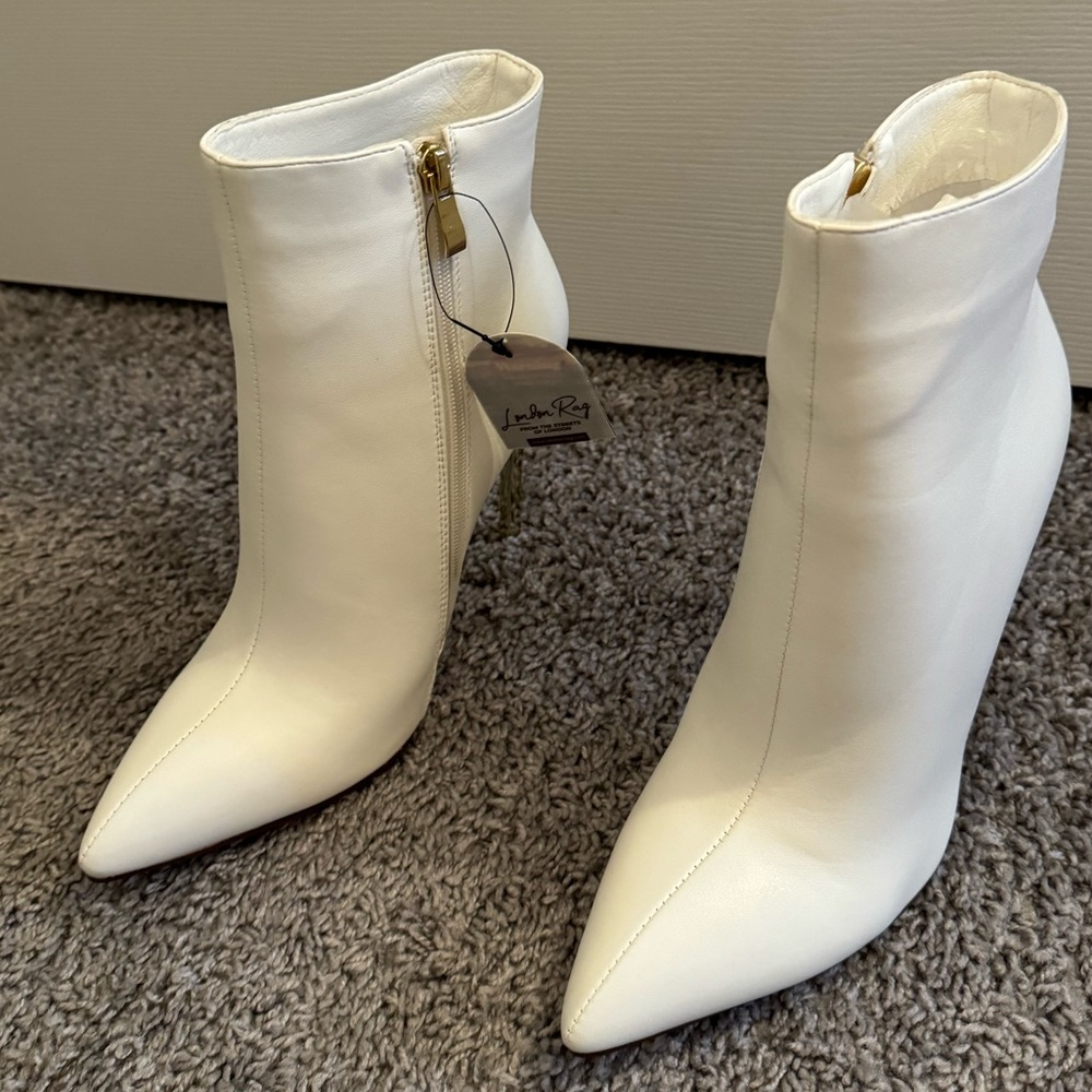 Boot - Picture 2 of 6